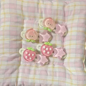 4pcs cute strawberry star hair clips, sweet ducktail clips, side clip broken hair clips, bangs clips, suitable for daily and travel wear. Star strawberry hair clip hair accessory, simple and sweet hair accessory hair clip, elegant hair clip Hair Clip Set