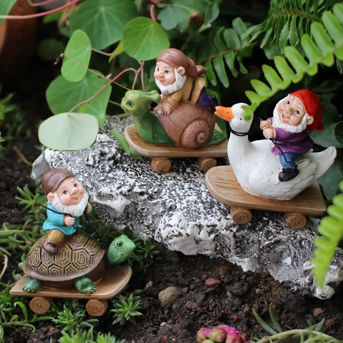 3pcs Creative Bonsai Decorations, Dwarf Fun Battle Riding Turtle, Goose, Snail, Skateboard Joyful Tour, Desktop Ornament, Indoor Outdoor Use, Decorative Garden Sculptures, Resin Goose Statue