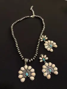 Vintage Western Style Pendant Necklace Set with Matching Earrings Silver Tone Statement Jewelry