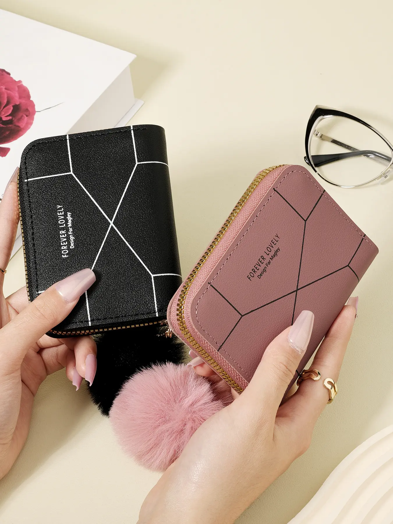 With a Pom-pom Charm, Stylish Wallet, Simple short wallet with zipper wrapped around clutch wallet, zipper wrapped around coin wallet, simple casual credit card storage bag with multiple card slots, suitable for outdoor and travel, Zipper Card Holder