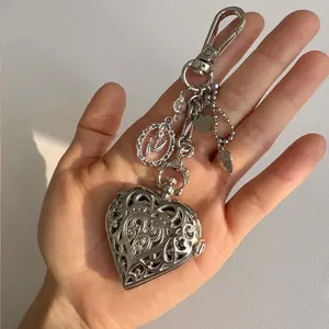 Hollow Carving Vintage Heart Electronic Watch Sweater Chain Tulip Accessory Pendant Keychain Romantic Birthday Gift for Women Elegant Daily Bag and Key Decoration Ornament