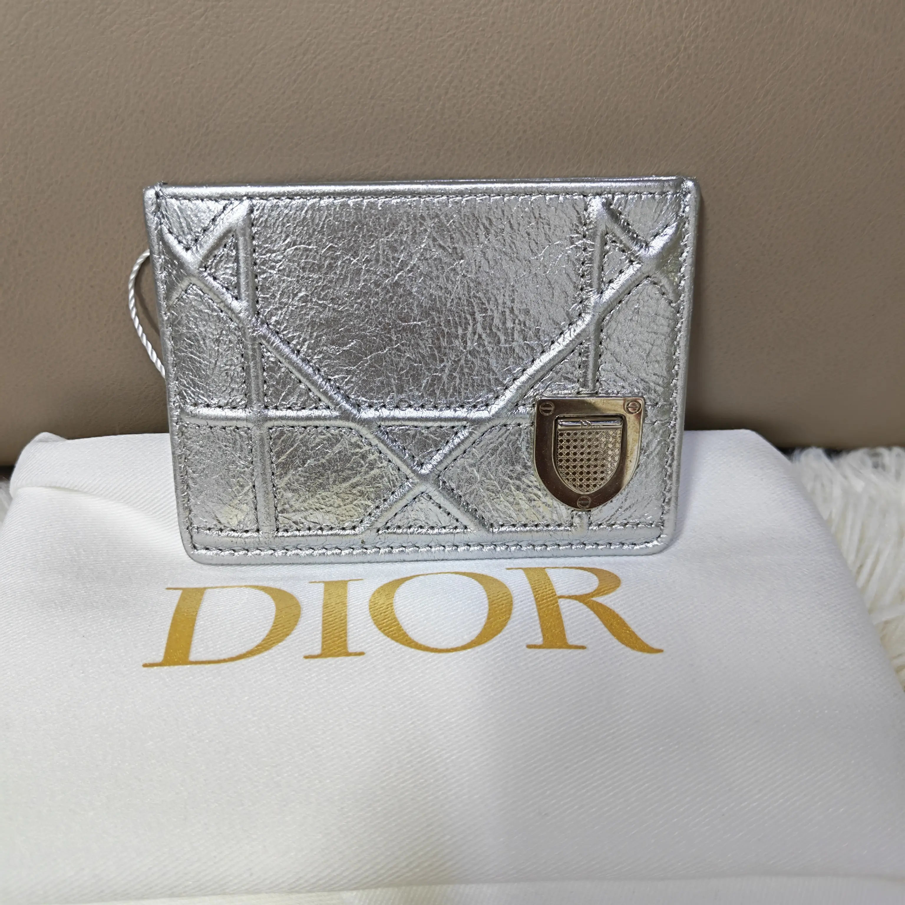 Pre-owned Dior Silver Shield Card Holder (SZ H08105), Metallic Finished, Diorama Cannage Stitching, Everyday Carry Accessory for Modern Glamour