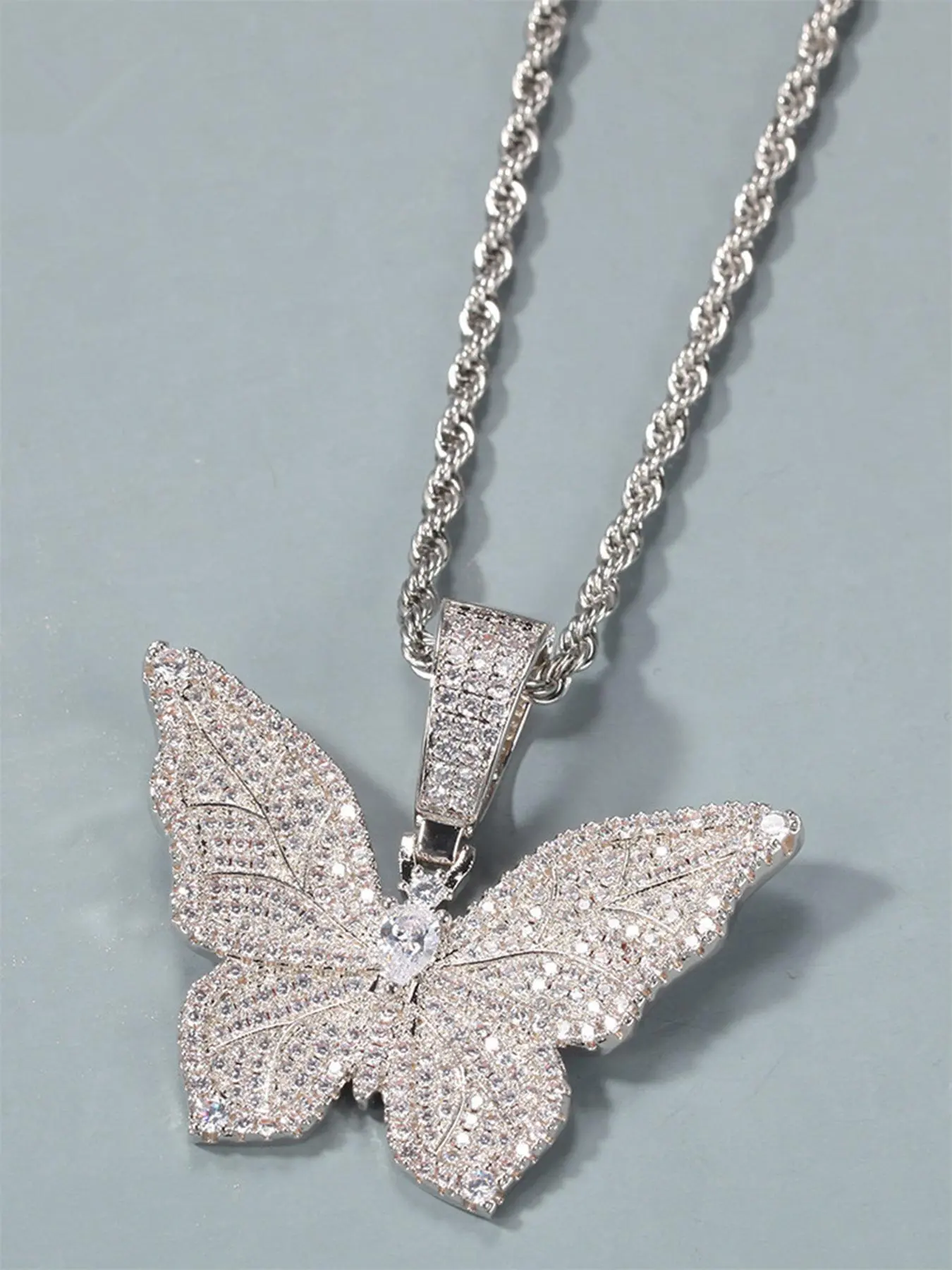 Rhinestone Butterfly Pendant Necklace for Women, Shining Party Accessories, Luxury Rope Chain Necklace, Fashion All-match Jewelry, Daily Clothing Decor, Bling Stylish Accessory, Rhinestone Decorated Necklace, Jewelry