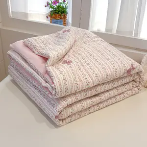 A lightweight summer quilt, Floral coverlet bedding, Floral print quilt, featuring a pattern of florals, stripes, soft, breathable, and perfect for keeping cool. This versatile summer blanket is ideal for use in the bedroom, All Season Bedding