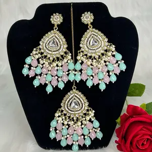 Stylish Kundan Lightweight Earrings And Tikka Set with Pearls