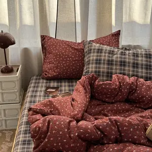 4PC New red and brown floral plaid bedding four-piece set(1PC duvet cover+2PC pillowcases+1PC bedsheet), soft to the touch and skin-friendly, can be used in all seasons, As a gift for friends and family, it is both practical and tasteful, Bedding Sets