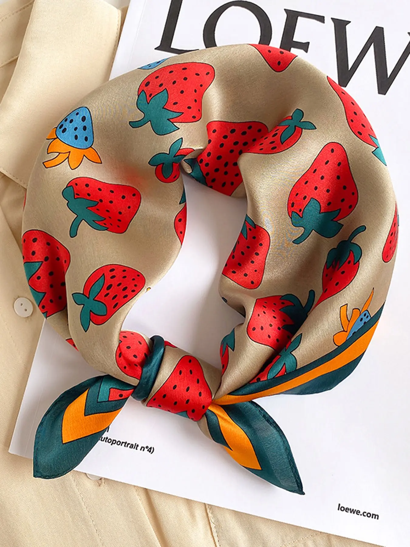 Cute Cat Strawberry Print Scarf, Multi-Use Silk Shawl, Perfect for Outdoor Travel Dating, Versatile Fashion Accessory