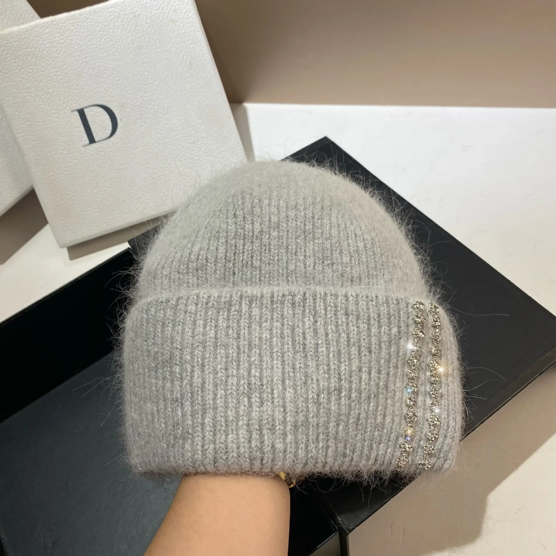 [New Arrival] Fashionable and luxurious rhinestone embellished knitted hat, perfect for winter outdoor activities. Soft and warm, with a waxy feel and ear flaps. High-quality hat. Crystals Hat Solid Color Beret