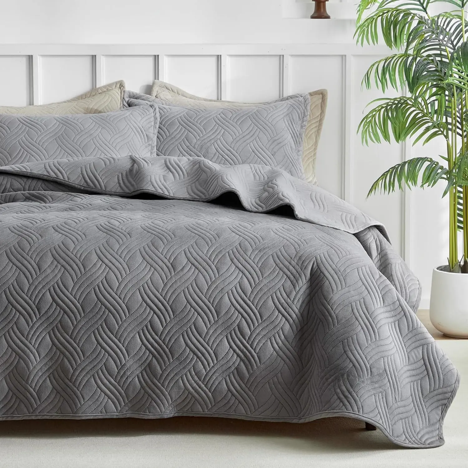 Grey  Quilt Set  Size, Geometric Textured Weave  Modern Quilt Bedding Set, 3 count Soft Microfiber Bedspreads Coverlet for All Season, Grey, 90x96 inches