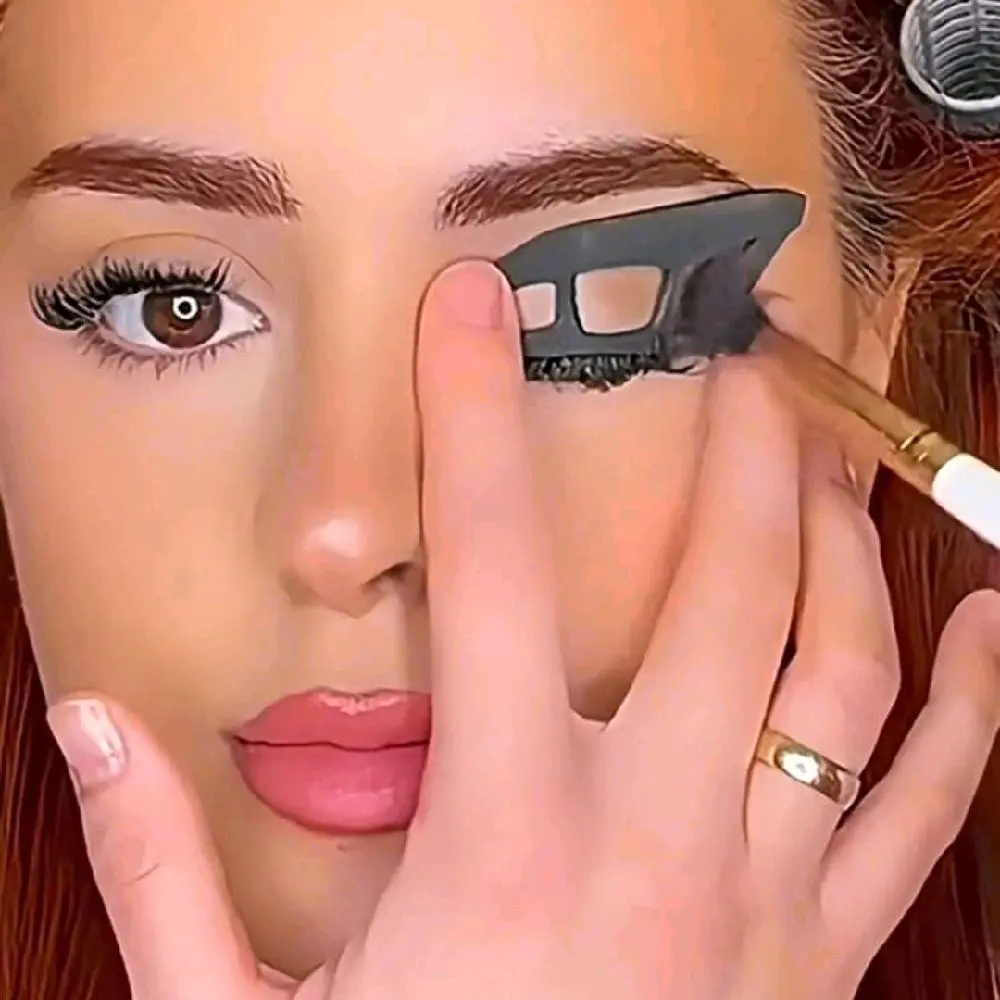 Eyeshadow Blend Mat, Non-Slip Makeup Tool for Seamless Eyeshadow Application
