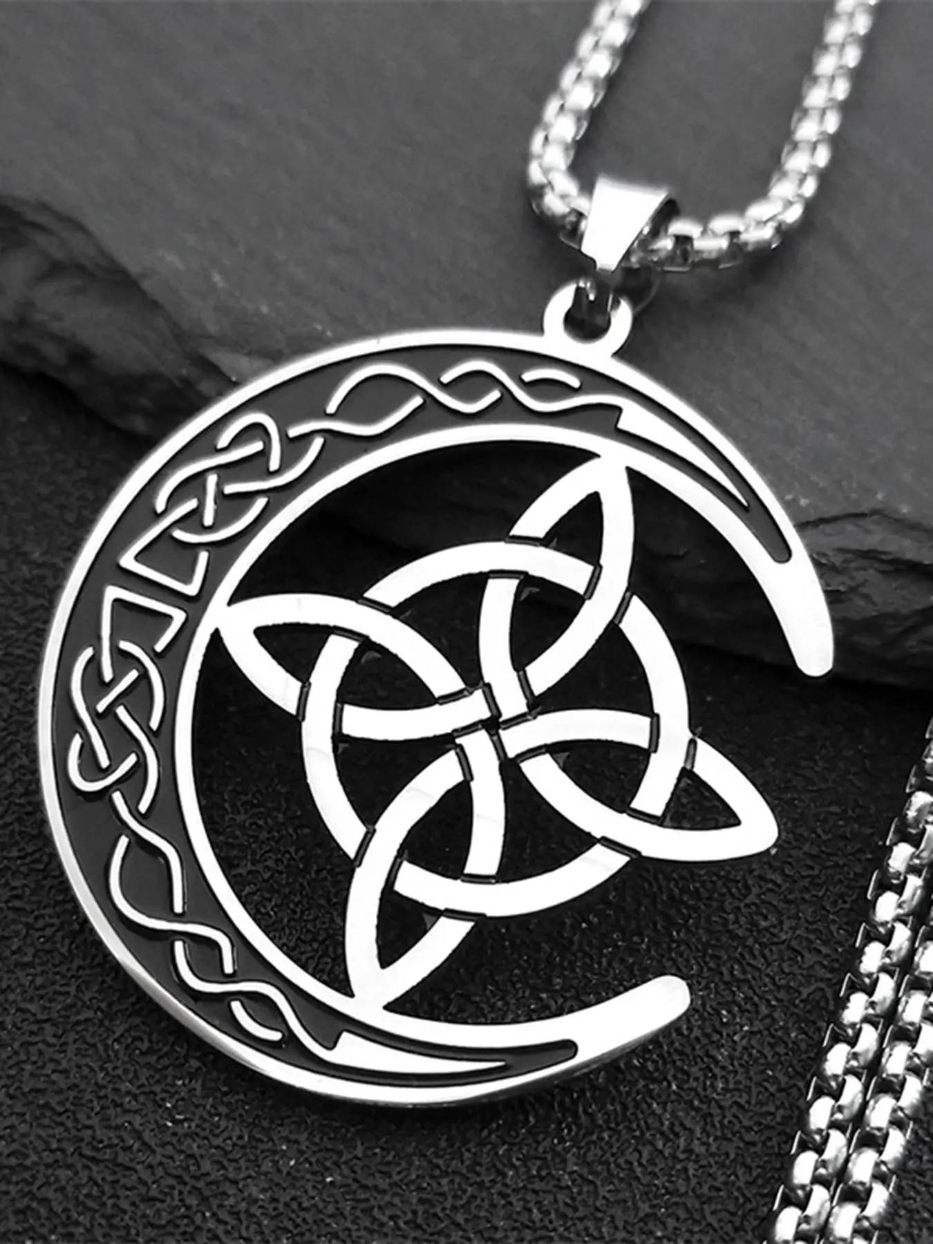 Crescent Celtic Irish Knot Witch Moon Design Pendant Charms Necklace for Men & Women, 1 Piece 2024 New Dainty necklaces for Daily Clothing Decor, Party, Minimalist Aesthetic Jewelry Exquisite Jewelry Gift, Witches Knot Necklace, Fashion Necklace