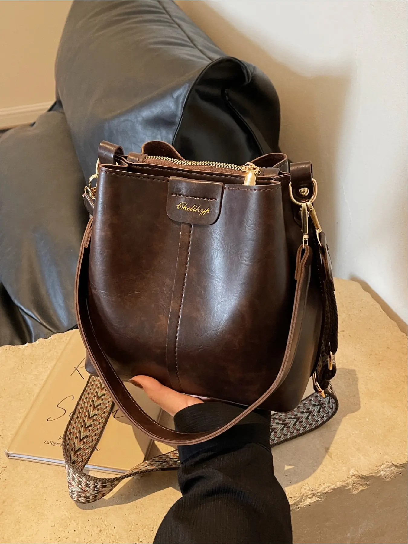 Vintage Large Capacity Bucket Bag, Fashion Casual Shoulder Crossbody Bag for Outdoor Travel Commuting, Stylish Unisex Handbag, Stylish Crossbody Bags, Commuter Crossbody Bag, Fashionable Crossbody Bag