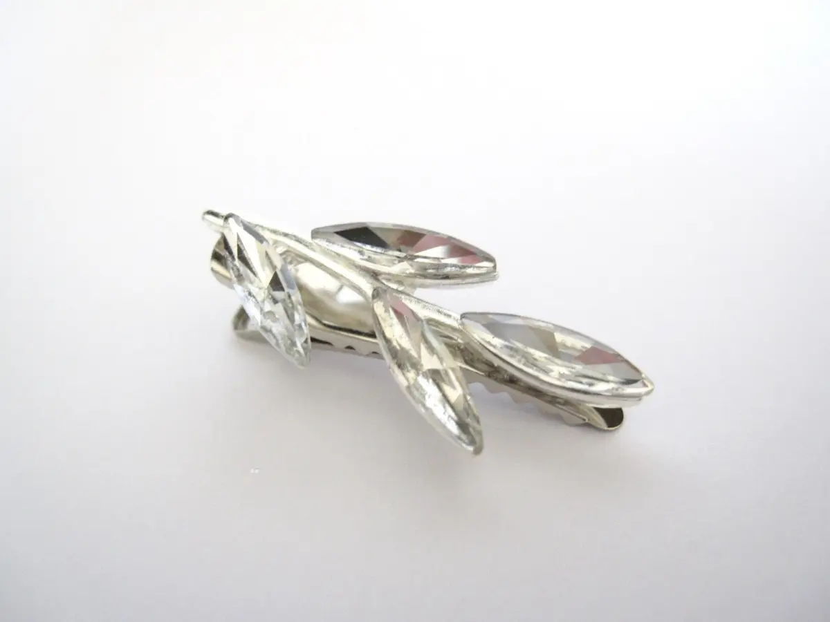 Small silver tone crystal leaves alligator hair clip for fine thin hair