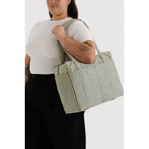 Small Cloud Carry-on