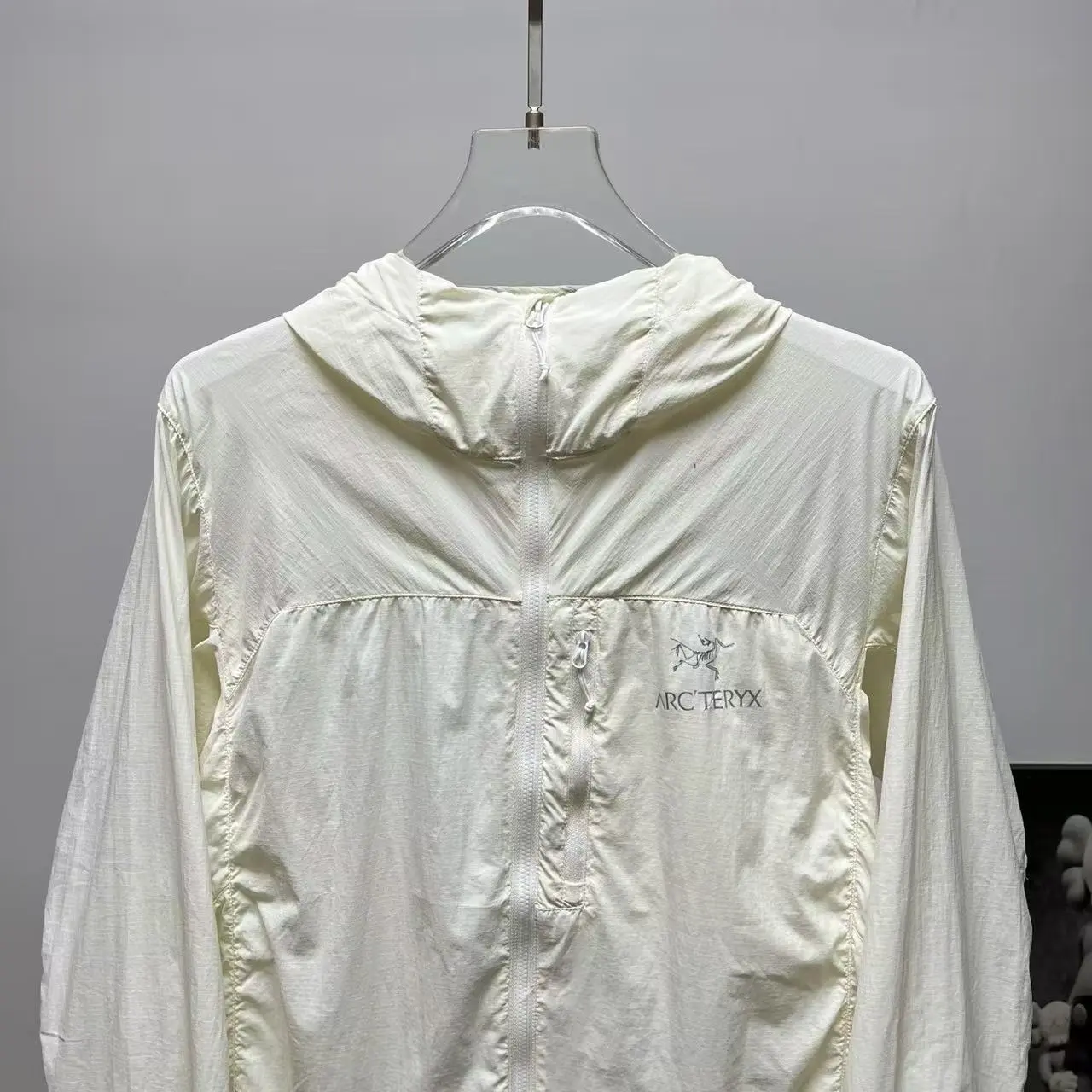 Cream White Hooded Ultra-Light Windbreaker Ripstop Breathable Fabric Chest Zipper Pocket UV Protection Outdoor