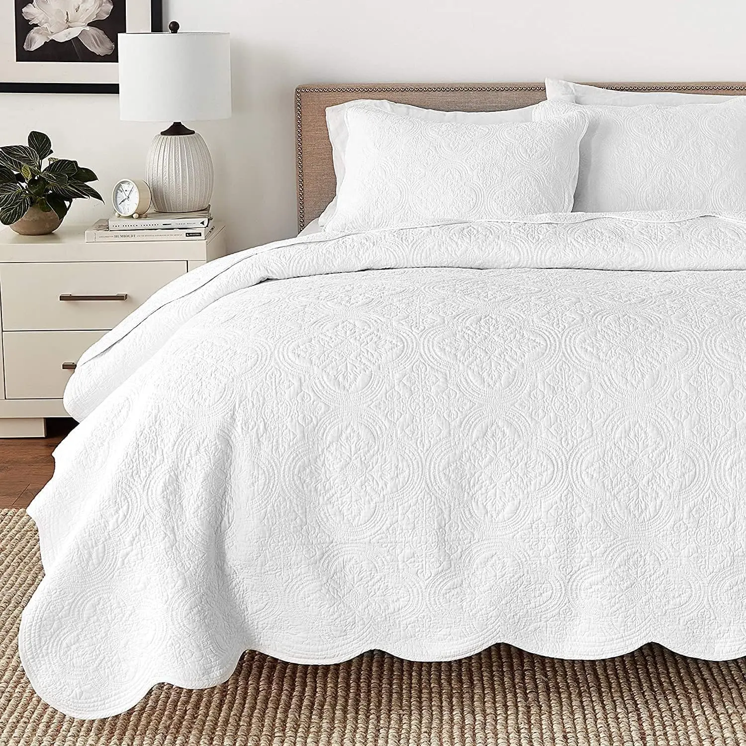 100% Cotton Victorian Medallion Solid White Matelasse Embossed Bedding Quilt Set, Reversible Lightweight Bedspread, Coverlet for All Season (Blantyre - White, Queen - 3 piece)