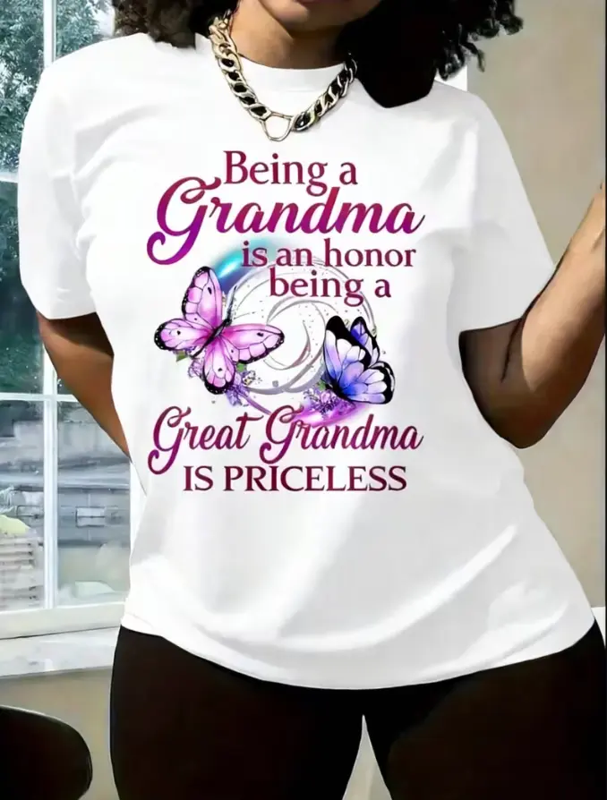 [Ladies' Grandma T-shirt] 2026 Summer New Style Short-Sleeve T-Shirt | "Being A Grandma Is An Honor, Being A Big Grandma Is Priceless" Introduction And Butterfly Pattern | Comfortable Fit Ladies' T-shirt, Round Neck T-shirt, Super Soft, Breathable