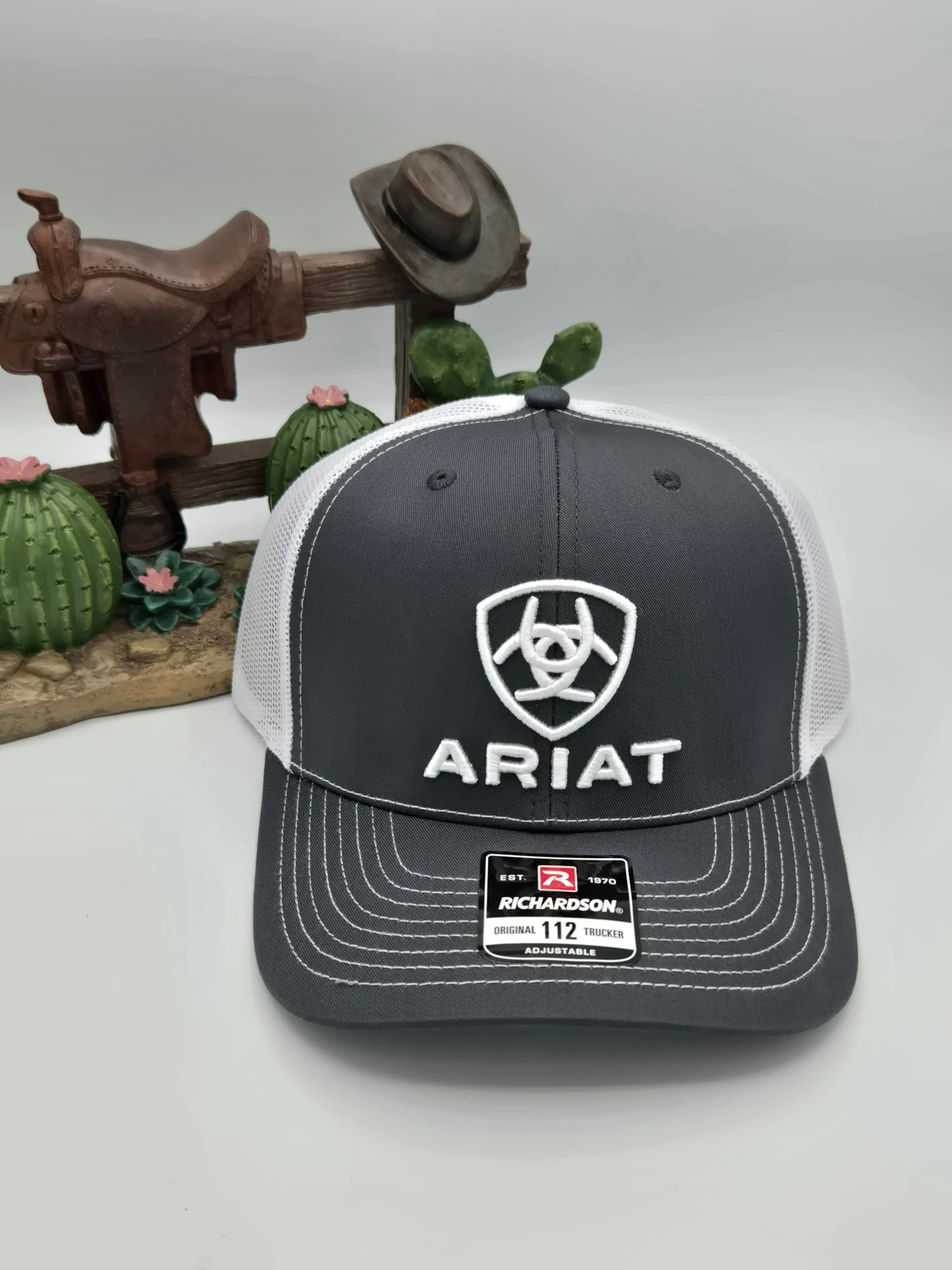 Ariat Logo Shield Trucker Hat Gorra - Grey, Brown