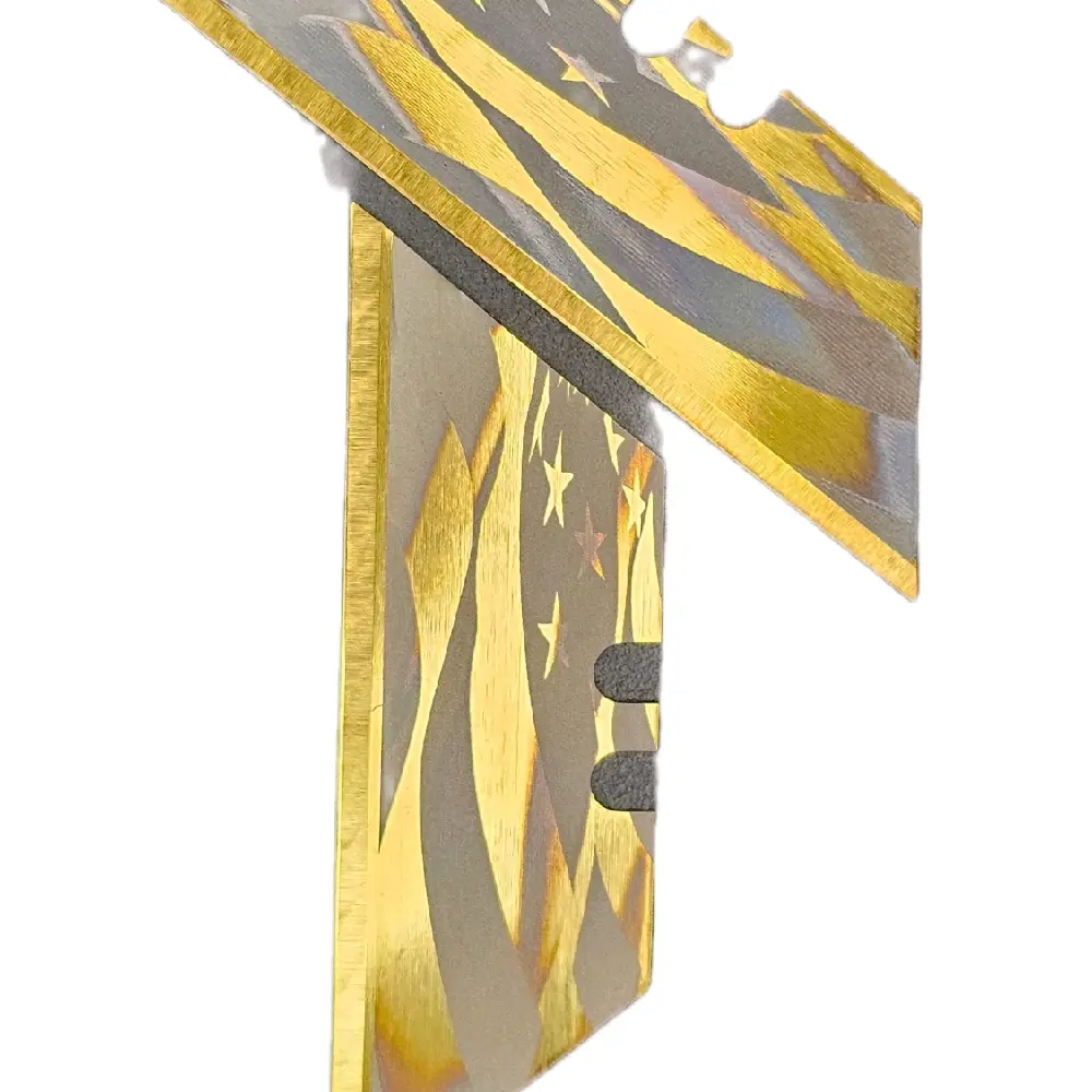 GOLD FLAG Laser-Engraved Razor Blades