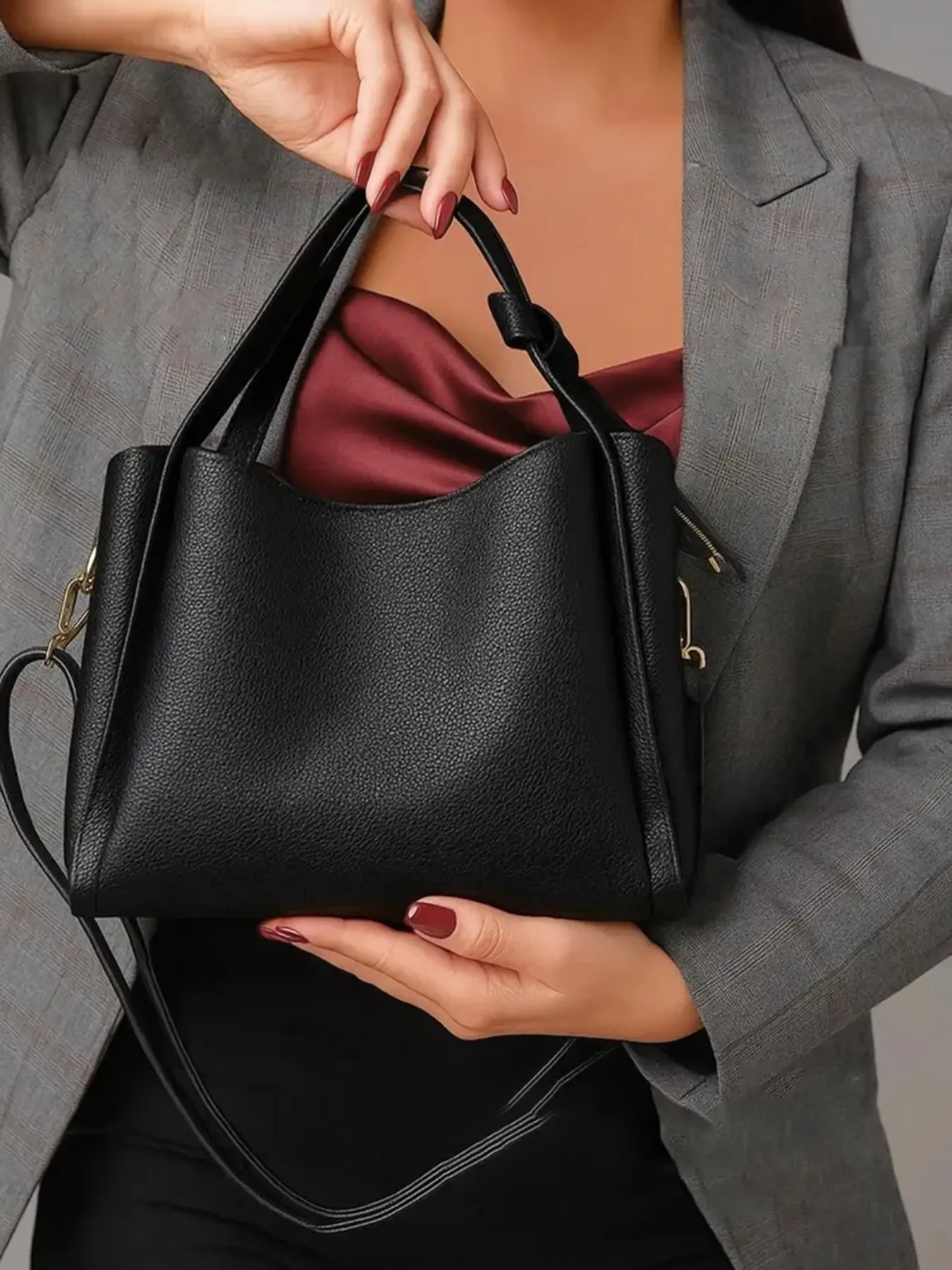 Simple and stylish classic office shoulder bag,  niche design lazy wind daily commuter shoulder bag,  personality versatile temperament commuter handbag,   exquisite texture suitable for shopping and dating, Casual crossbody commuter bag