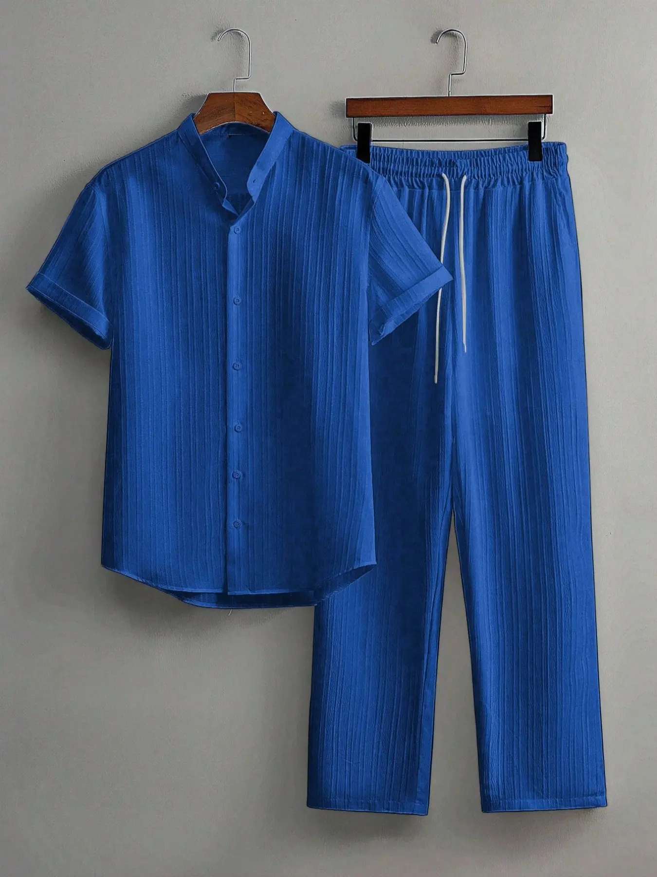 Men's Casual Solid Color Textured Short Sleeve Shirt and Elastic Waist Loose Straight Pants Matching Set, Comfortable Breathable Fabric Menswear for Summer