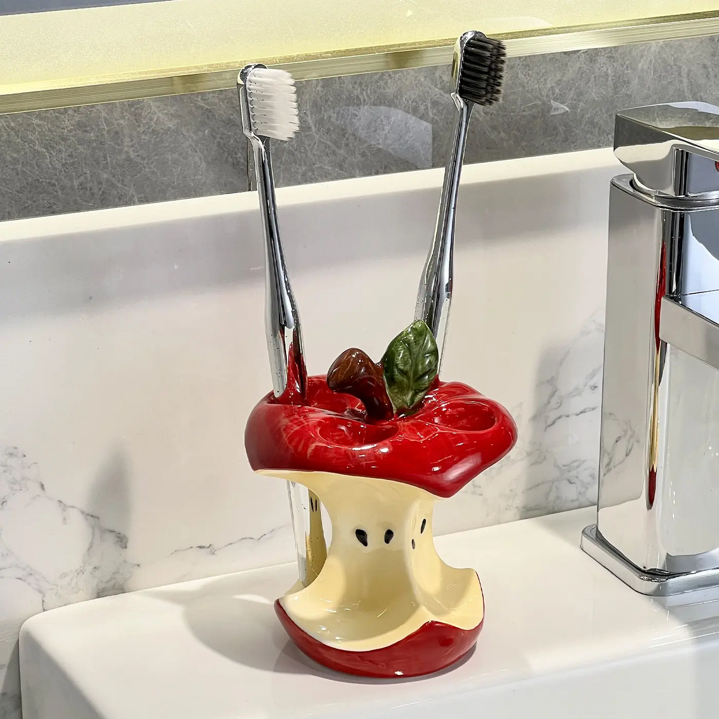 Apple core toothbrush holder ceramic toothbrush base drain Toothbrush storage Toothbrush holders for bathrooms