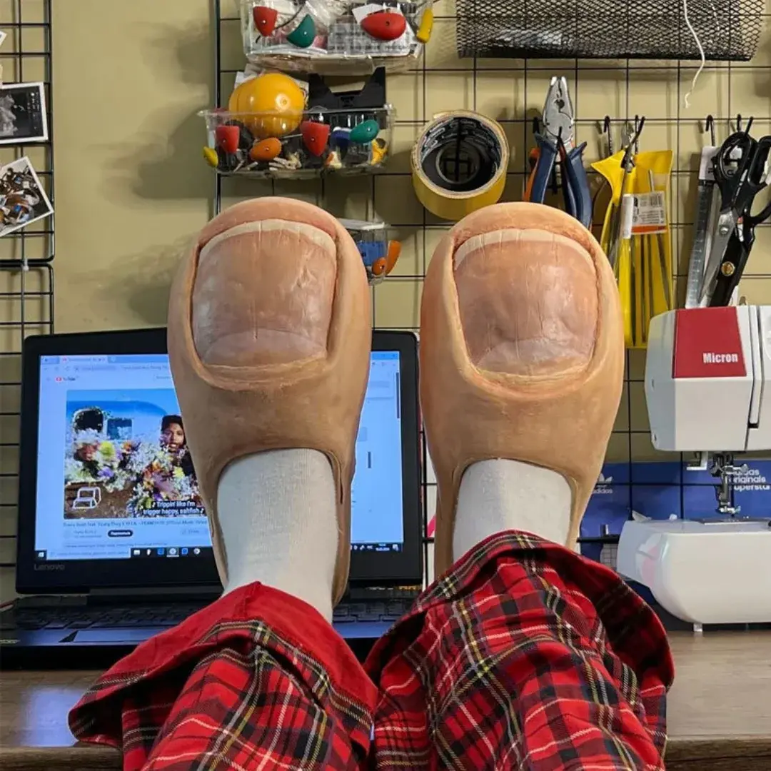 Novelty Big Toe Design Slides Slippers for Costume Party Masquerade Fancy Dress Footwear Soft Breathable House Slippers for Indo