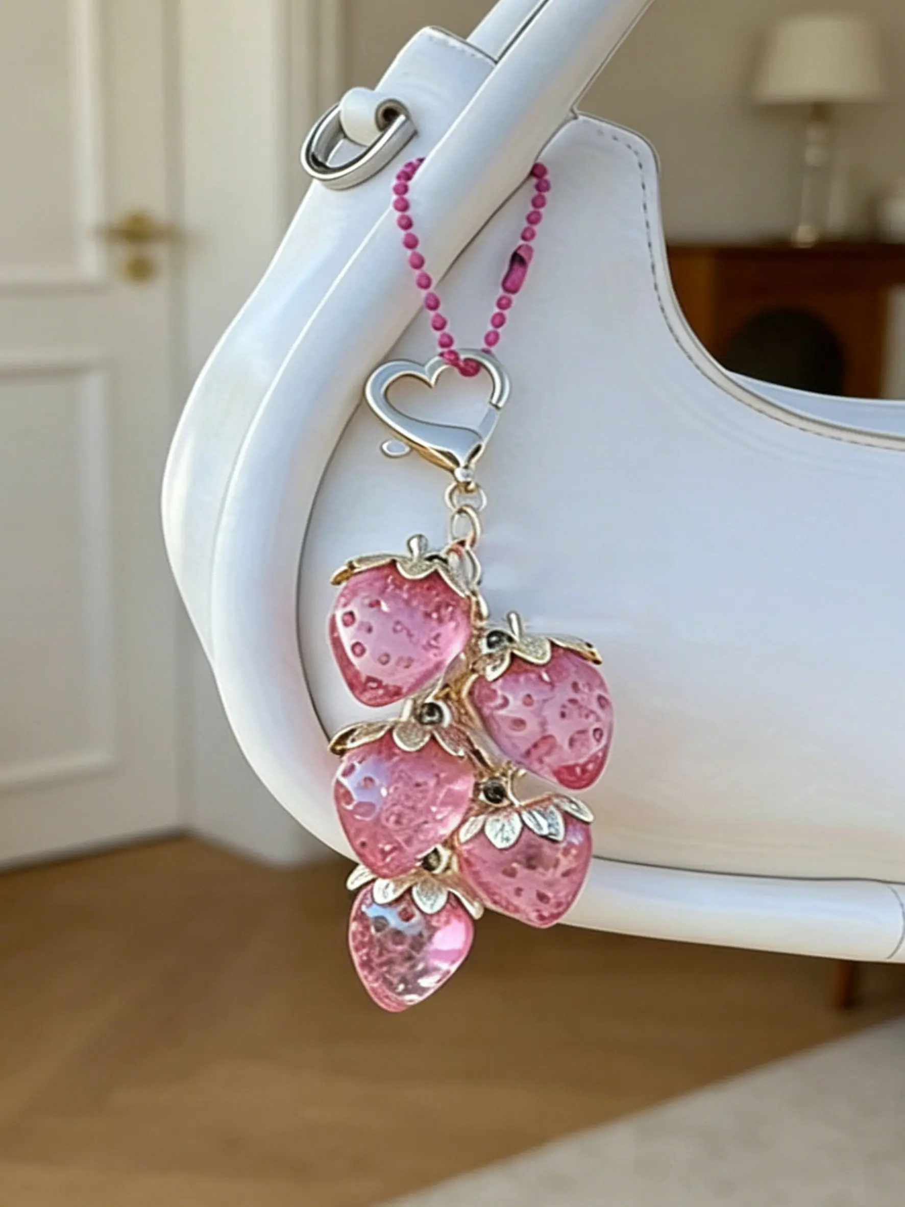 Dreamy Glitter Strawberry String Bag Charm Heart-Shaped Transparent Resin Fruit-Themed Button Sweet & Girly Accessories Fashion Bag Charms Instagram-Style Gentle Aesthetic For Bags, Keys, And Luggage Gifts For Friends / Birthday Gifts