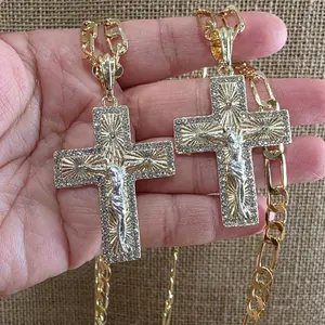 Crucifico con piedra de zirconia 14k gold plated
