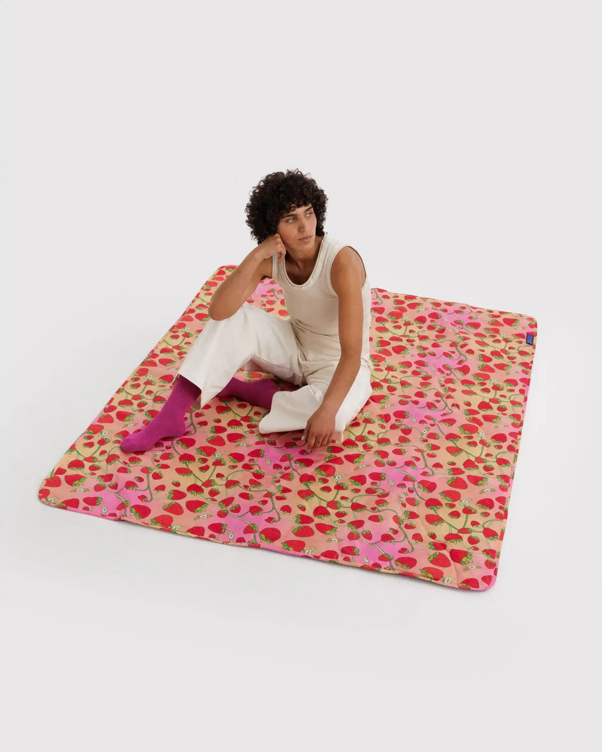 BAGGU- Puffy Picnic Blanket Strawberry Blossom