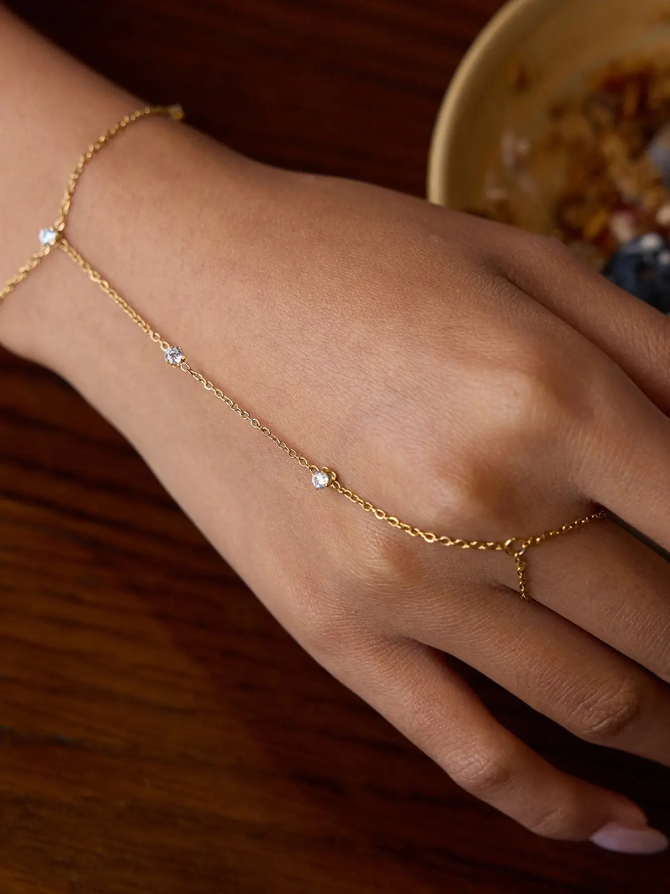 A White Round Zircon Bracelet For Ladies Made Of Stainless Steel 18k Gold Plated Anti Allergy Holiday Style Fashionable And Unique With An Attractive Texture Elegant Jewelry Fashion Bracelets