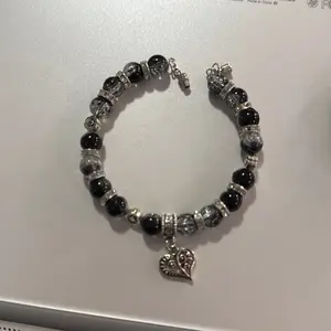 Memory Wire Glass Bead Bracelet with Decorative Beads and Silver Accents - Handmade Jewelry, Memory Wire Design, Durable Construction