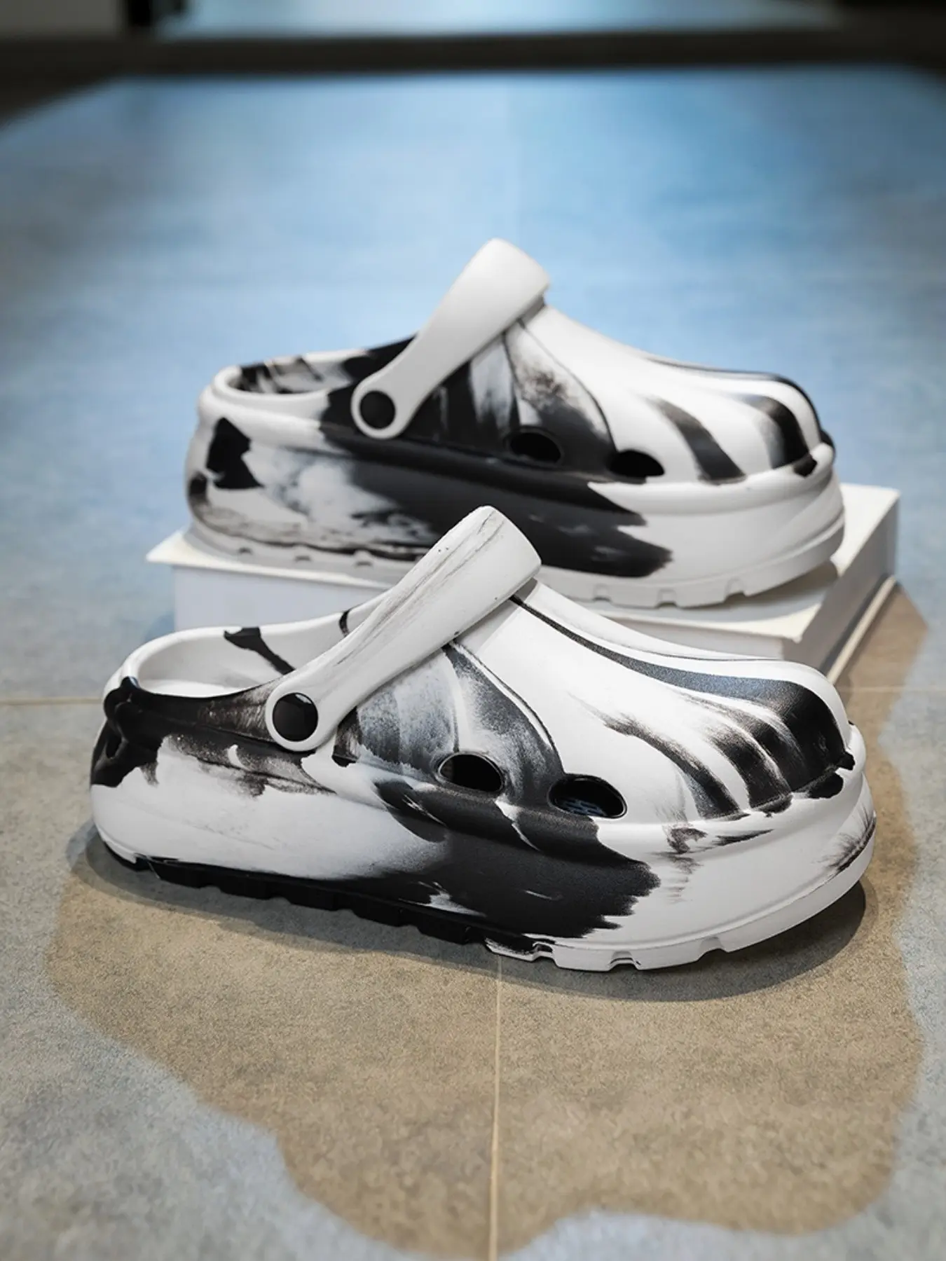 Fashion Slippers Unisex Summer, Random Camouflage Design Casual Cool Breathable Slip-Ons, Suitable for Home Outdoor Activities Anti-Slip Footwear, Indoor Outdoor Slipper Shoes