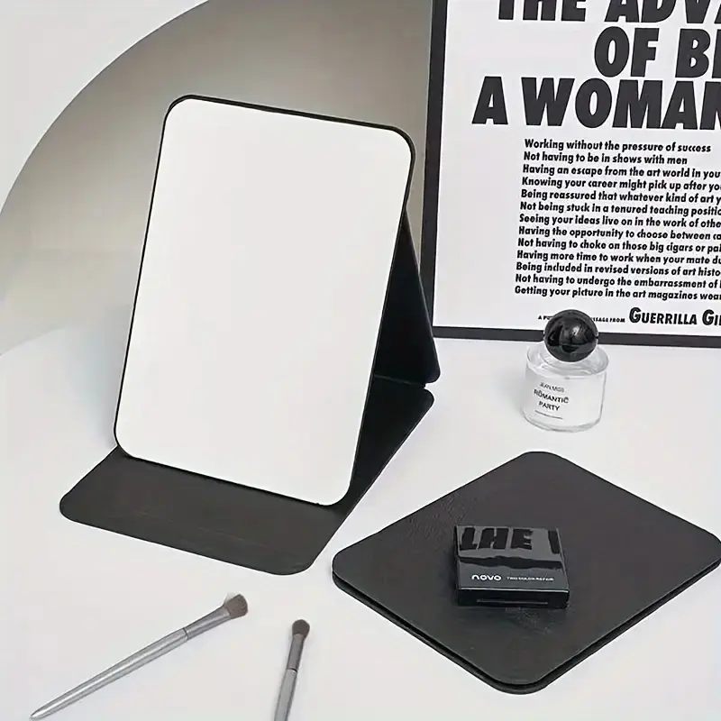 Be beautiful wherever you go! This folding mirror, Trifold mirror, Foldable Makeup Mirror, has its own light and doesn't take up much space, making it convenient for touch-ups in the dorm or office. Perfect for women, it's the perfect Christmas gift!