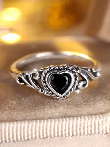 Trendy Black Zirconia Love Heart Ring Vintage Fashion Silver Color Wedding Bands Engagement Rings For Women Men Minimalist Jewelry Elegant Everyday Ring Heart Shaped Ring