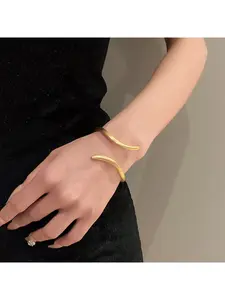 Openable electroplated metal bracelet, jewelry style, light luxury, high-end feel, personalized bracelet, randomly shipped, optional 3 pieces, 6 pieces