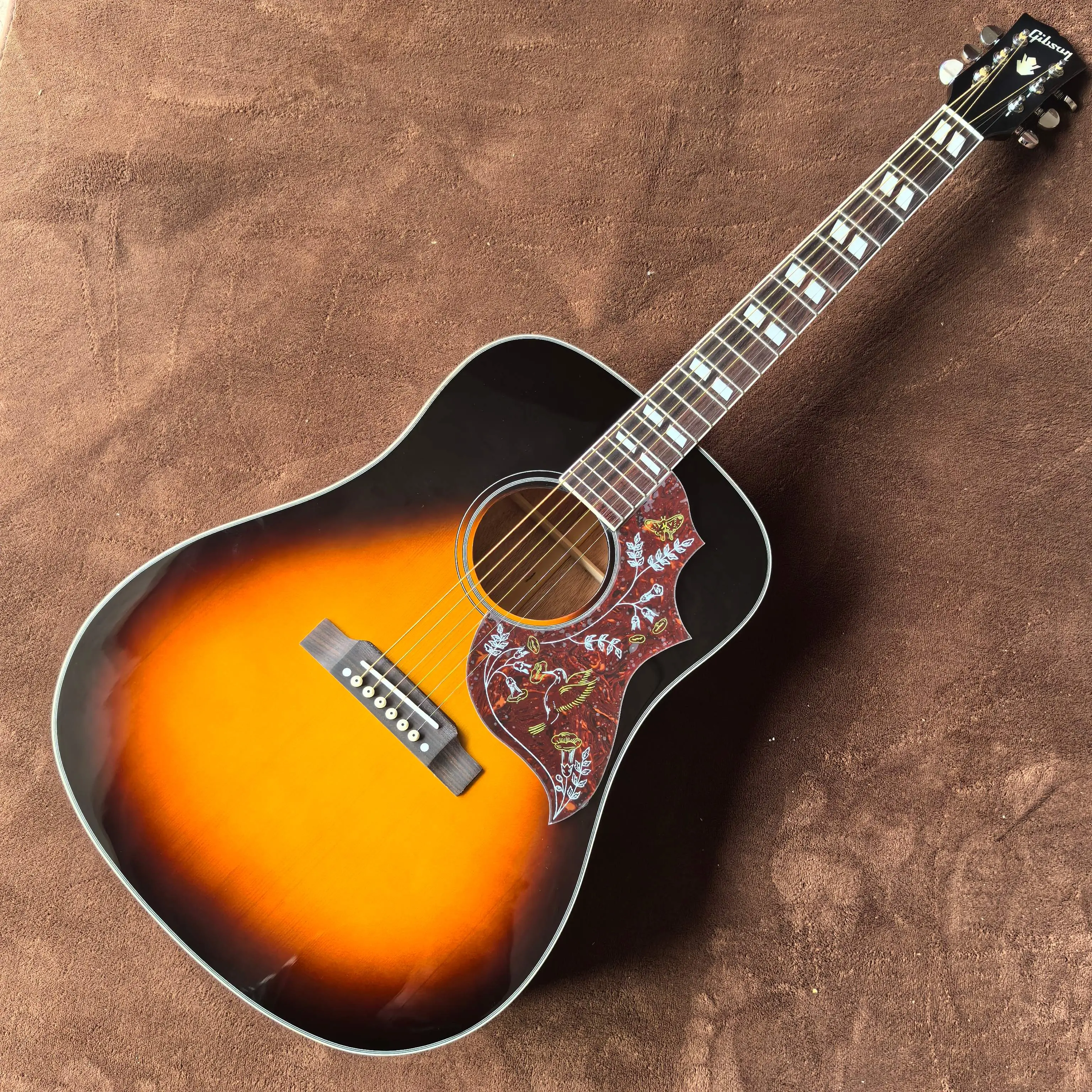 Gib-son Sunburst Hummingbird Acoustic Guitar Rosewood Fingerboard Mahogany Sides/Back Spruce Top with Full Closed Tuning Peg 20-Fret Bone Nut
