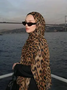 Women's Leopard Balloon Scarf Hijab, Versatile Long Shawl for Beach Sun Protection, Lightweight Breathable Muslim Fashion Accessory Turban Hijab
