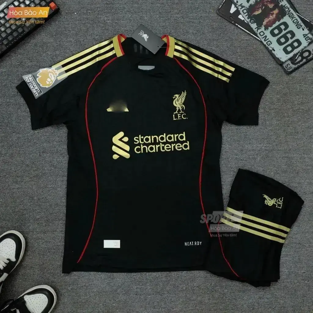 Liverpool FC Black Training Football Kit 2025-26