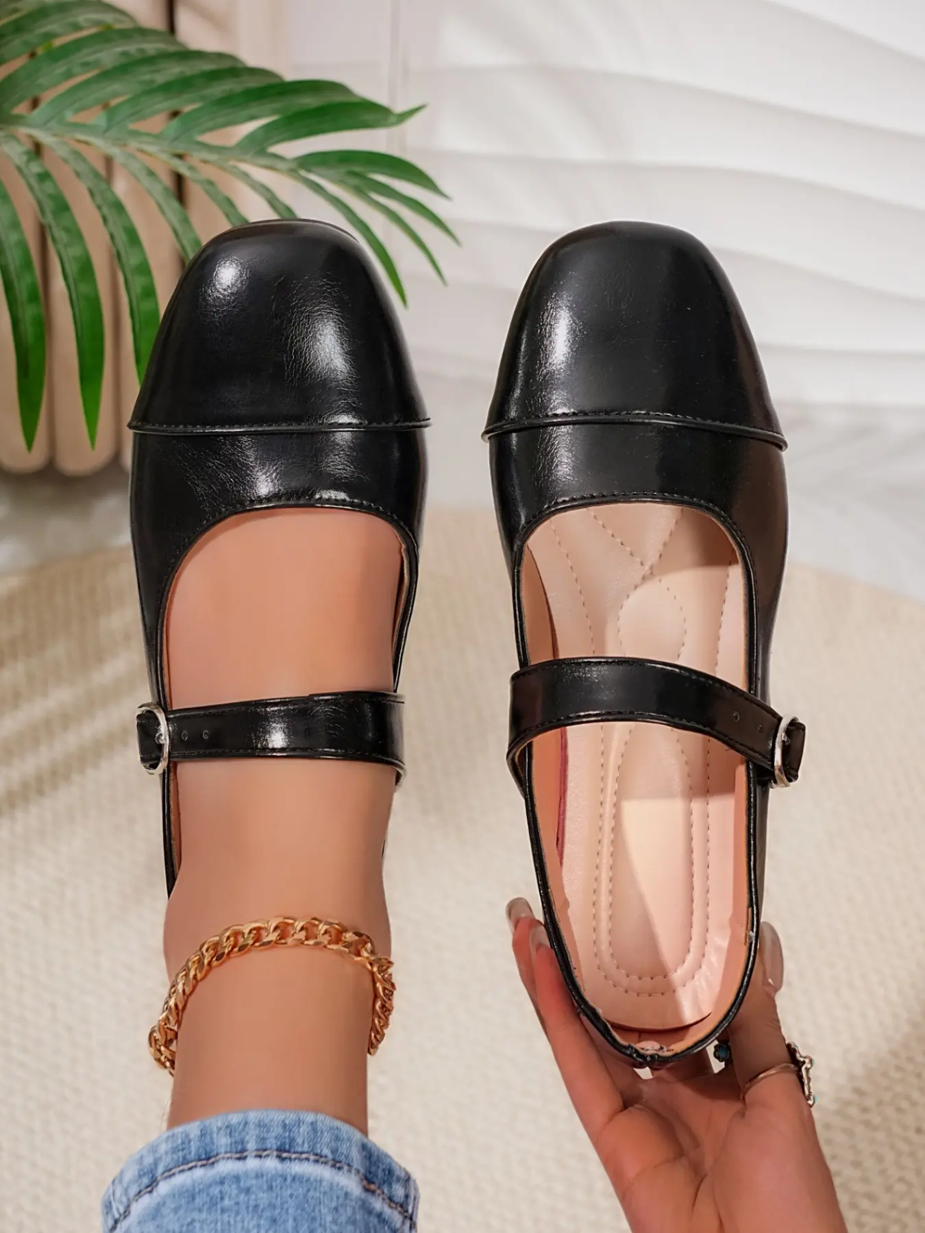 Women's vintage Mary Jane Style flat shoes, square-toe patent leather ballet flats, with adjustable buckle, Adjustable Mary Janes, Maryjanes, comfortable and non-slip casual shoes, suitable for work, office, daily wear, elegant women's flats.
