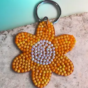 Women's Sculpted Acrylic Handmade Sunflower Diamond Art Keychain - Artisanal Flower Charm Keychain, Vibrant Intricate Casual Fashion Costume Jewelry Accessory, Flower Keychains, Artisanal Keychains