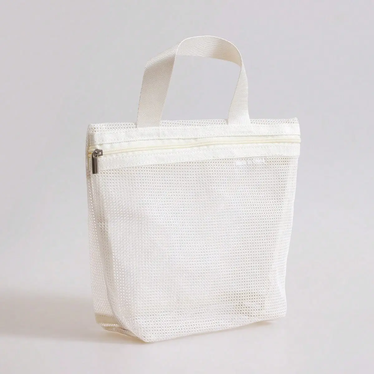Mesh Handbag with Hollow Storage Bag, Shower Drainage Bag, Portable Makeup Organizer Pouch Travel Cosmetic Bags Travel Beach Outdoor Sports Bag, Handheld Cosmetic Pouch, Travel Accessory, Essential Summer Vacation School Supplies