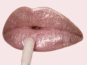 BeBella Luxe Non-Sticky Lip Gloss - Alcohol & Aerosol-Free Moisturizer, Hydrating Buildable Lip Care Cosmetic with Plastic Princess Design Glaze, Bolder Look Sidekick, For All Skin Types (Single Item), Hydrate