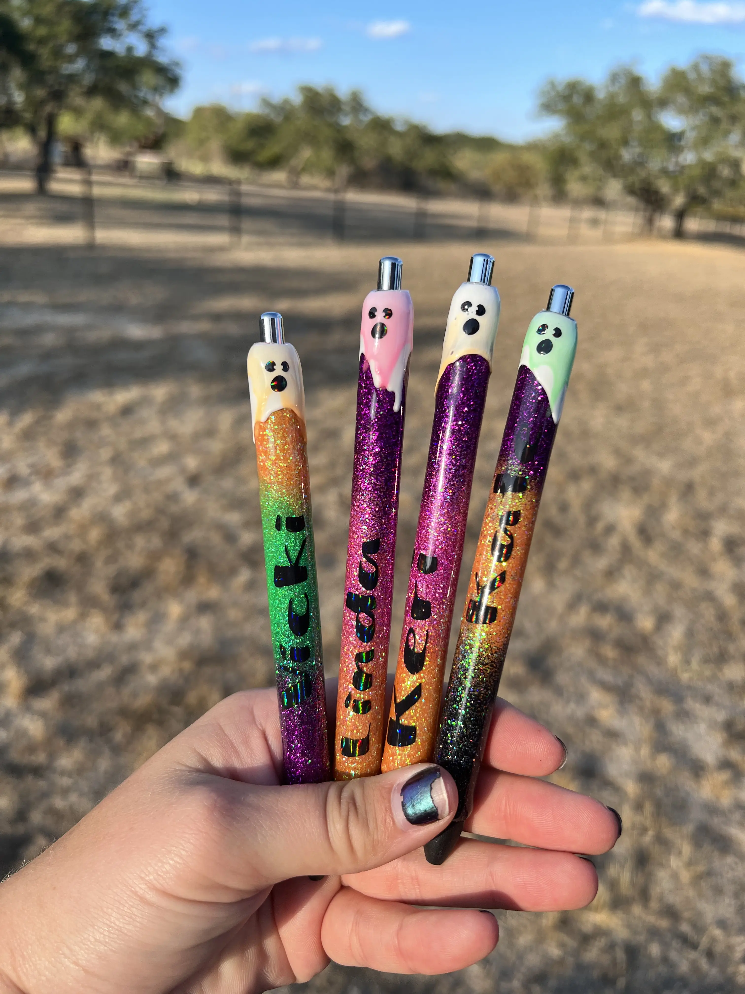 Inkjoy Ghost Face Glittered and Refillable UV Resin Pen - Personalized Spooky Stationery with Glow-in-the-Dark Accents - Personalized Drip Ghost Pens for Halloween Enthusiasts