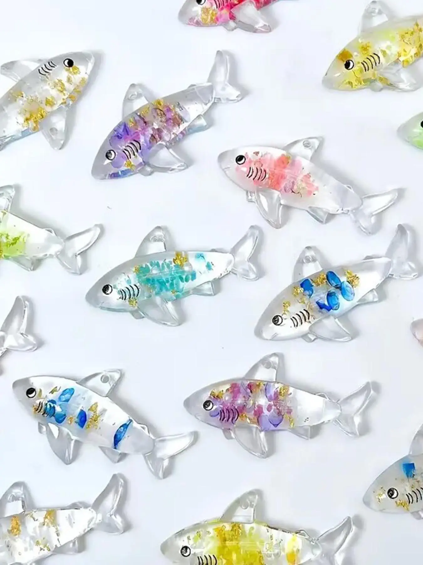 10pcs Luminous Acrylic Shark Charms, Decorative Charm, Assorted Colors, Fun Beads, DIY Beading, Sea Animal Miniature Models, for Fish Tank & Garden Decor, DIY Jewelry Making, Necklaces, Earrings