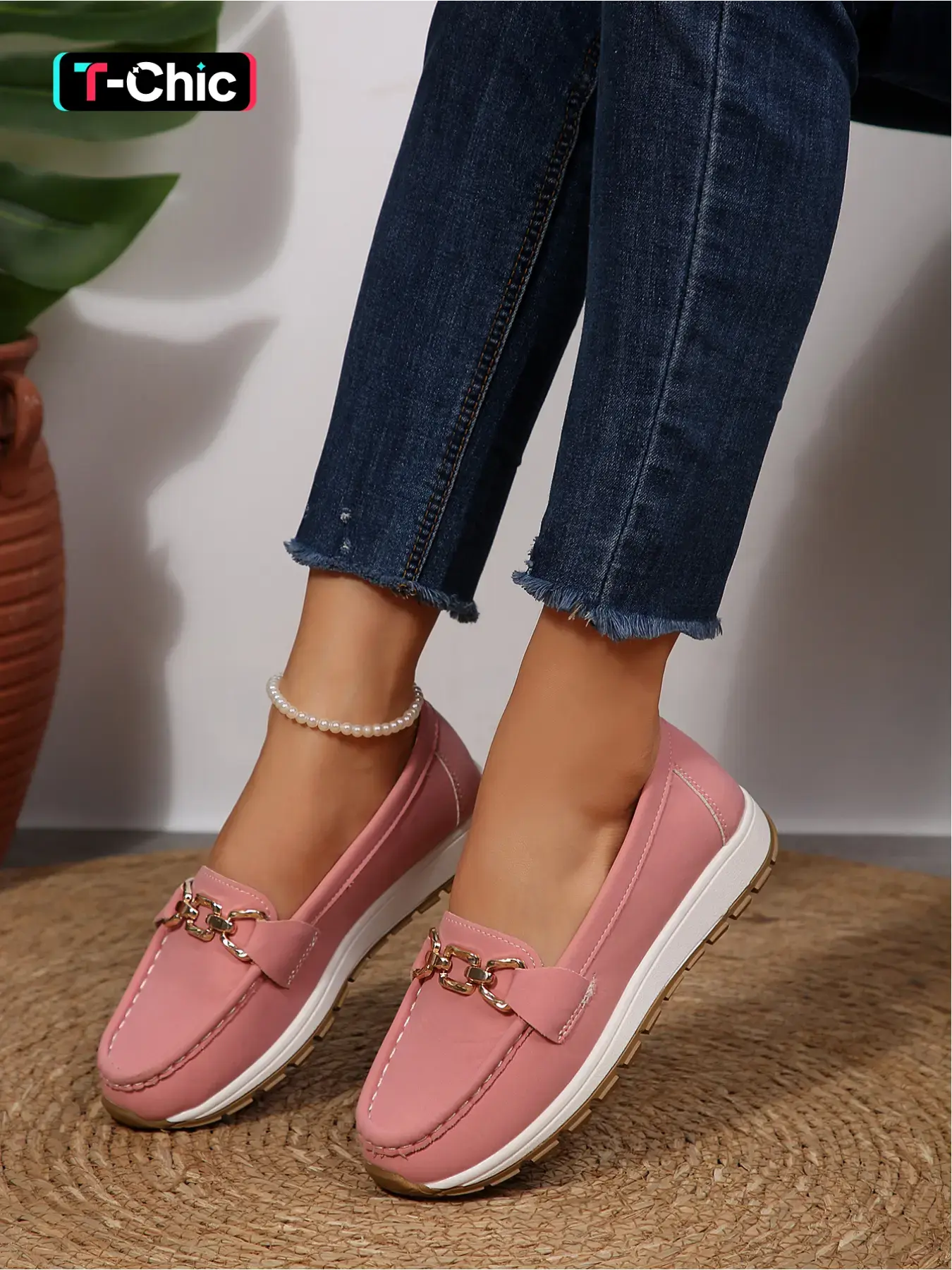 A pair of new large-size women's round-toe metal buckle thick-soled lightweight slip-on shoes for outdoor wear, fashionable, simple, comfortable, suitable for daily commuting and casual wear, Casual Summer Shoes, Lightweight Slip Ons