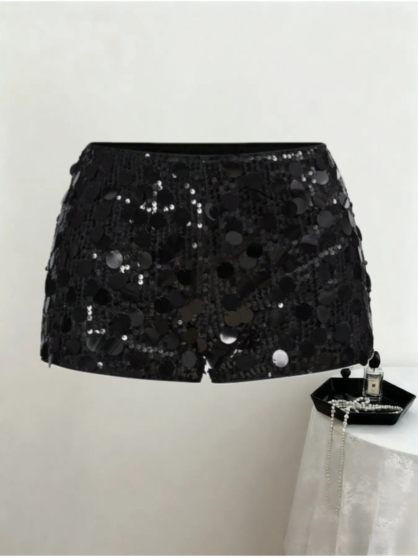 Rock-style women's black sequined punk mini shorts, Fitted Fashion Shorts, sexy low-rise cropped style, perfect for summer beaches, graduation ceremonies, Easter concerts, Nashville vacations, and music festivals.