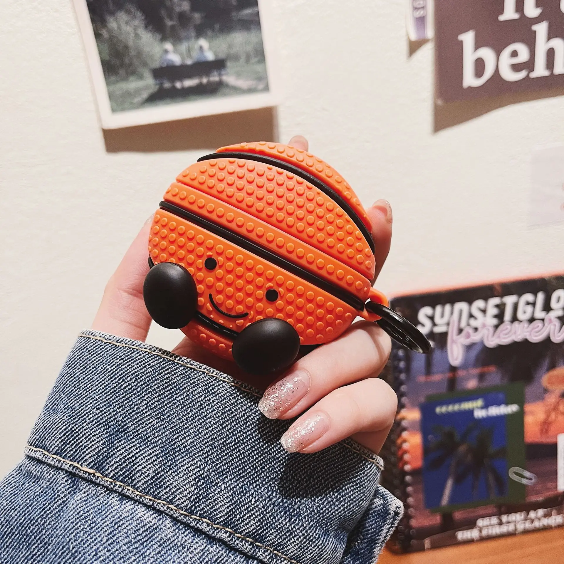 1 basketball shaped headphone protective case, anti drop and durable silicone headphone case, Apple wireless Bluetooth headphone case, suitable for AirPods 1/2/3/4/pro/pro 2/pro 3