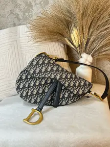 Pre-owned Dior Saddle bag featuring the iconic Oblique jacquard canvas 1919H0070