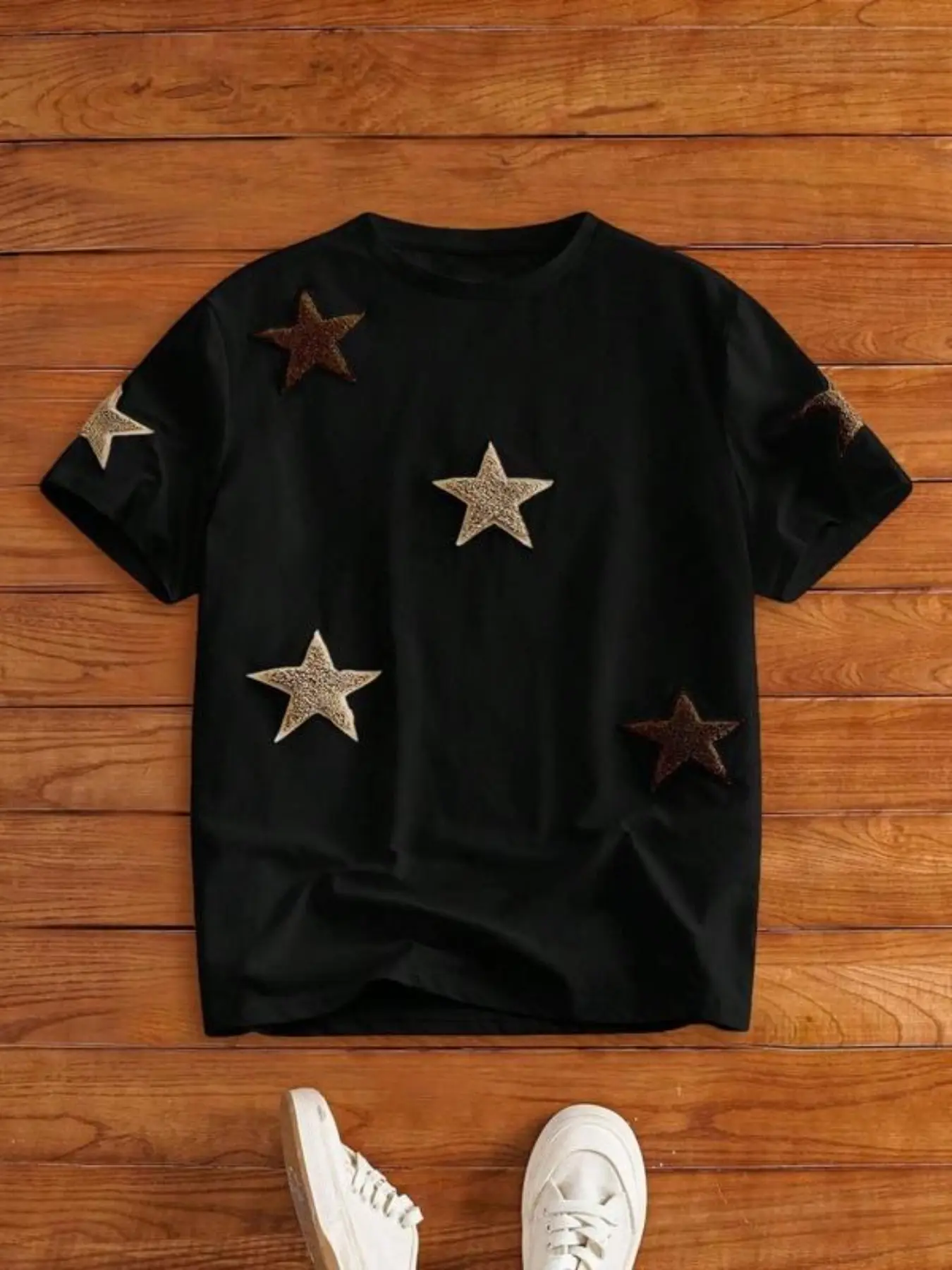 Unisex design, Casual style tee, Retro American Classic street style sporty casual Round Neck T-shirt with star towel embroidery appliqué. Basic silhouette, versatile and practical. Perfect for streetwear, Y2K fashion, everyday wear and trendy gatherings